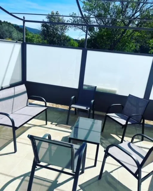 Les Jardins De La Graviere A 5 Mn De Lourmarin Avec Piscine Privee Villa Puyvert